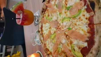 Pizzaloha food