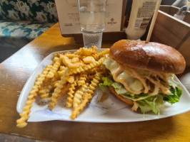 The Royal Oak Dentro