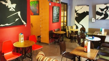 Cafe Con Librosmalaga inside