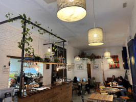 Almazen Cafe Sevilla inside