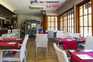 Grill Bar Restaurant La Vall inside
