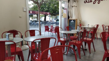 Cafe La Placeta Dels Bous inside