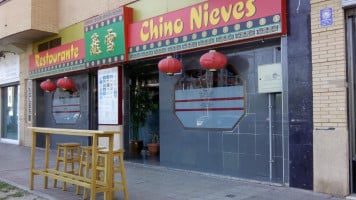 Chino Nieves outside
