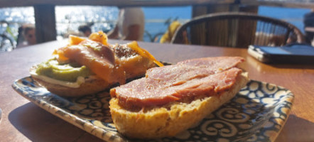 Kamaeleon Beach food