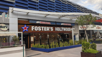 Foster's Hollywood Heron City Paterna outside