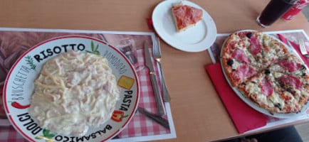 Pizzeria Giulio food