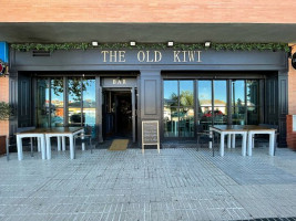 Kiwi Pub inside
