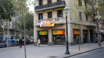 Pans Company Gaudi outside
