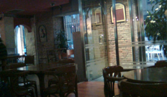 9 Pisos Cafe inside