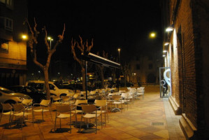 9 Pisos Cafe outside