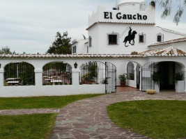 El Gaucho outside