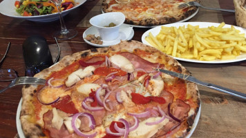 La Vela Pizzeria food