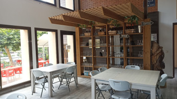 La Antigua Escuela Cafe inside