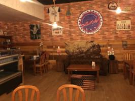 Dollar Cafe inside