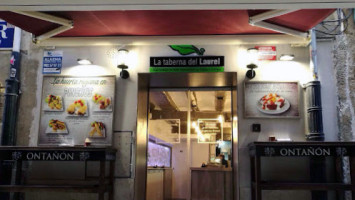 La Taberna Del Laurel inside