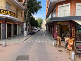 Via Toscana Helados Y Creps outside