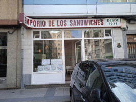 Emporio De Los Sandwiches outside