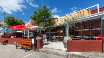 Bar Restaurante La Pista outside