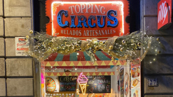 Topping Circus inside