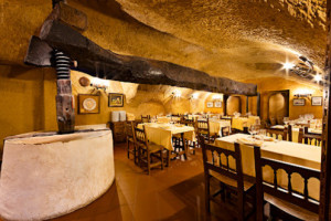 Bodega La Cueva food