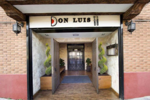Don Luis outside