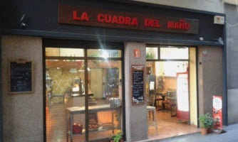 La Cuadra Del Mano outside