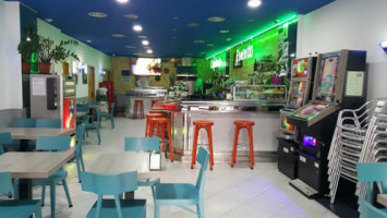 Cafeteria El Puerto inside