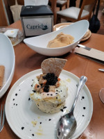 Gastrobar Capricho food
