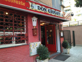 Don Giovanni outside