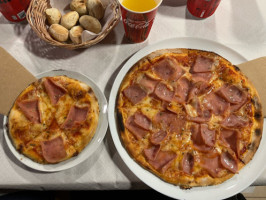 Pizza Tutto food