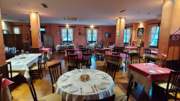 Bar Restaurante Los Leones inside