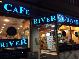 Cafe River inside