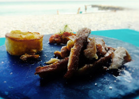 Moon's Beach Lunch food