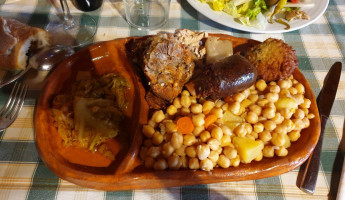 El Rincon El Tuerto De Piron food