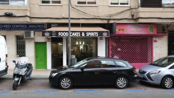 Food Cakes Spirits (fookas.es) outside