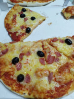 Matteo's Pizza food