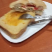 Cafeteria Milucho food