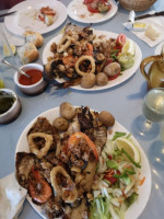 Los Pescaditos food