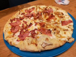 Domino's Pizza Ecija food