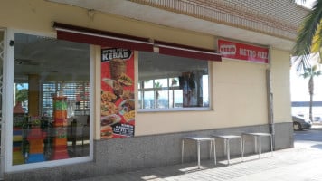 Metro Pizza Kebab outside