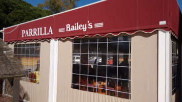 Parrilla. Baileys outside
