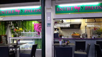Entre Copas Y Palos food