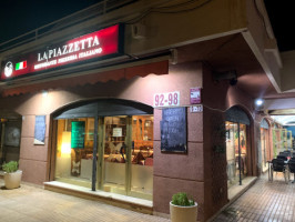 La Piazzetta outside