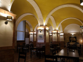 El Caragol Arroceria inside