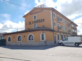 El Castillo outside