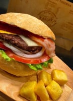 Burger Kaizoku Taberna food