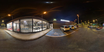 Mcdonald's San Isidro outside