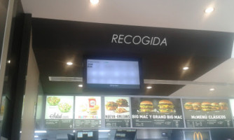 Mcdonald's San Isidro inside