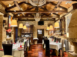 Hosteria Camino Cafeteria Luyego inside