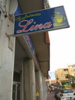 Cafeteria Lina food